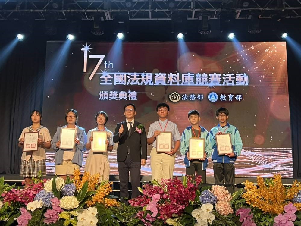 華盛頓中學勇奪第17屆全國法規資料庫競賽 國中組第1名與第4名佳績